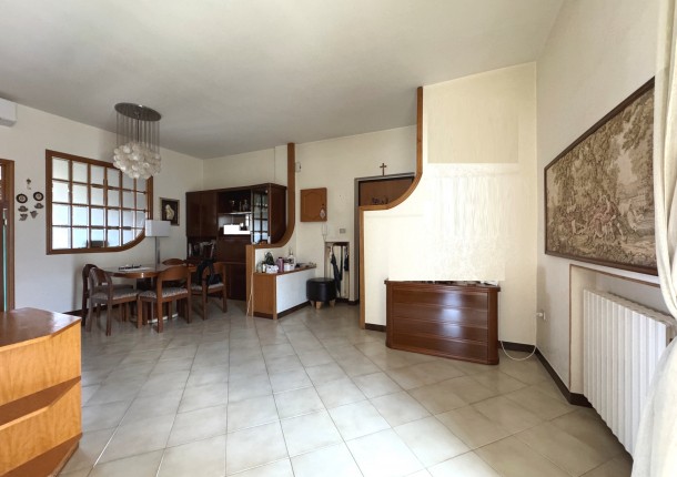 QUADRILOCALE con ASCENSORE e CANTINA